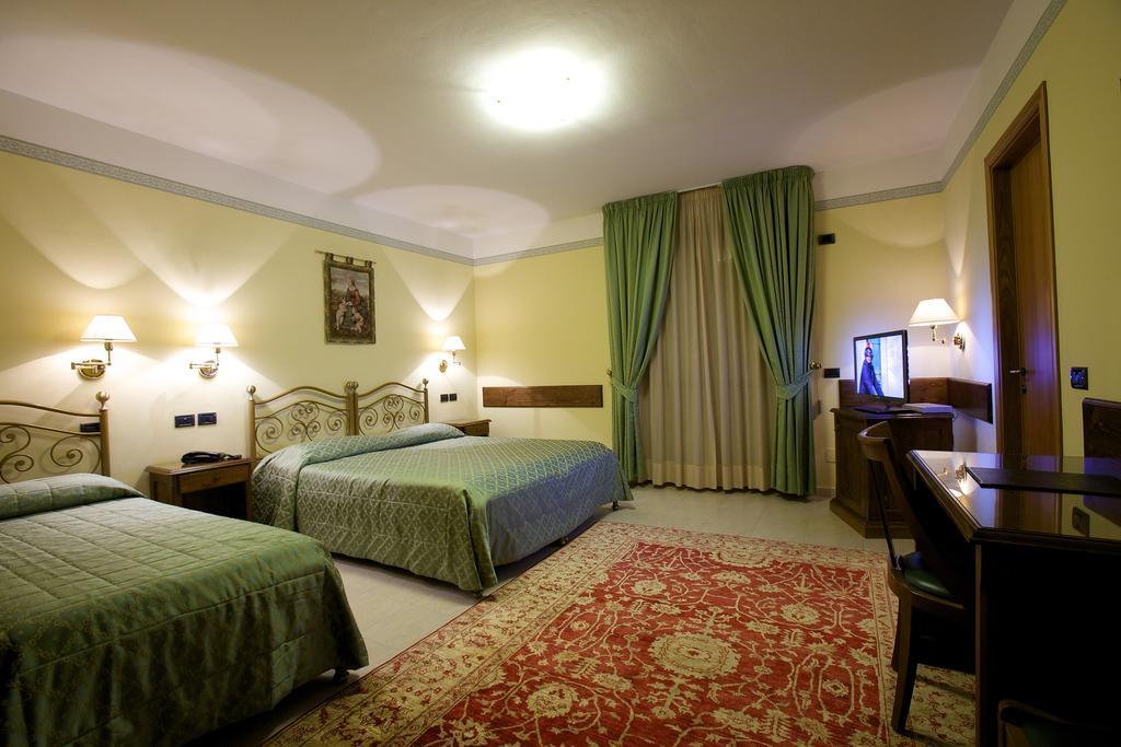 Campiglione Hotel Assisi Værelse billede